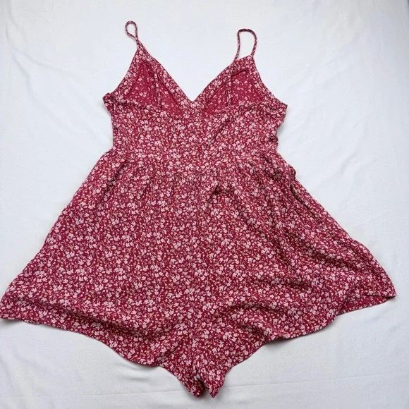 American Eagle Outfitters Red Floral Romper w/ pockets - Picture 2 of 12